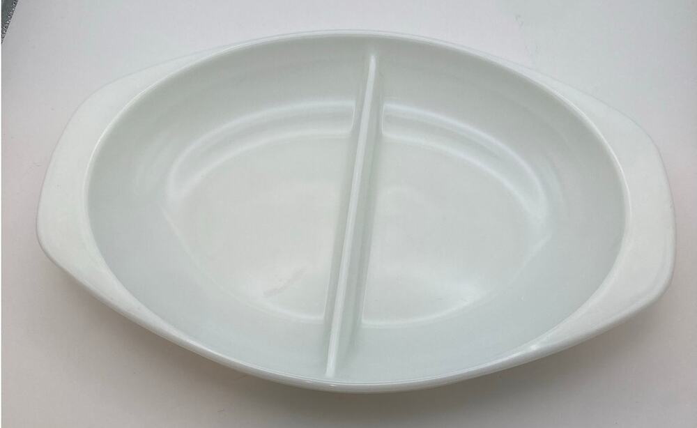 Vintage Pyrex Opal Milk Glass Oval Divided Baking Serving Dish 1.5 QT (1063)